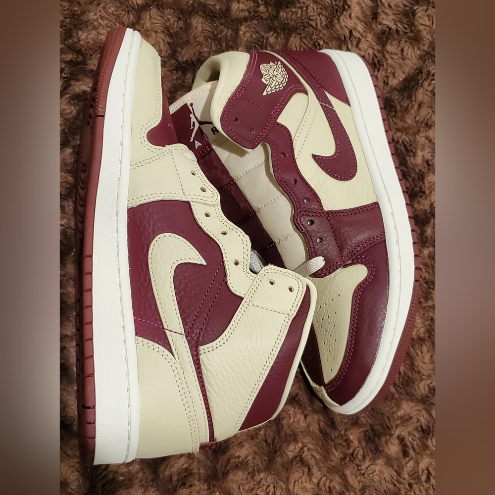 Nike Air Jordan 1 Mid SE